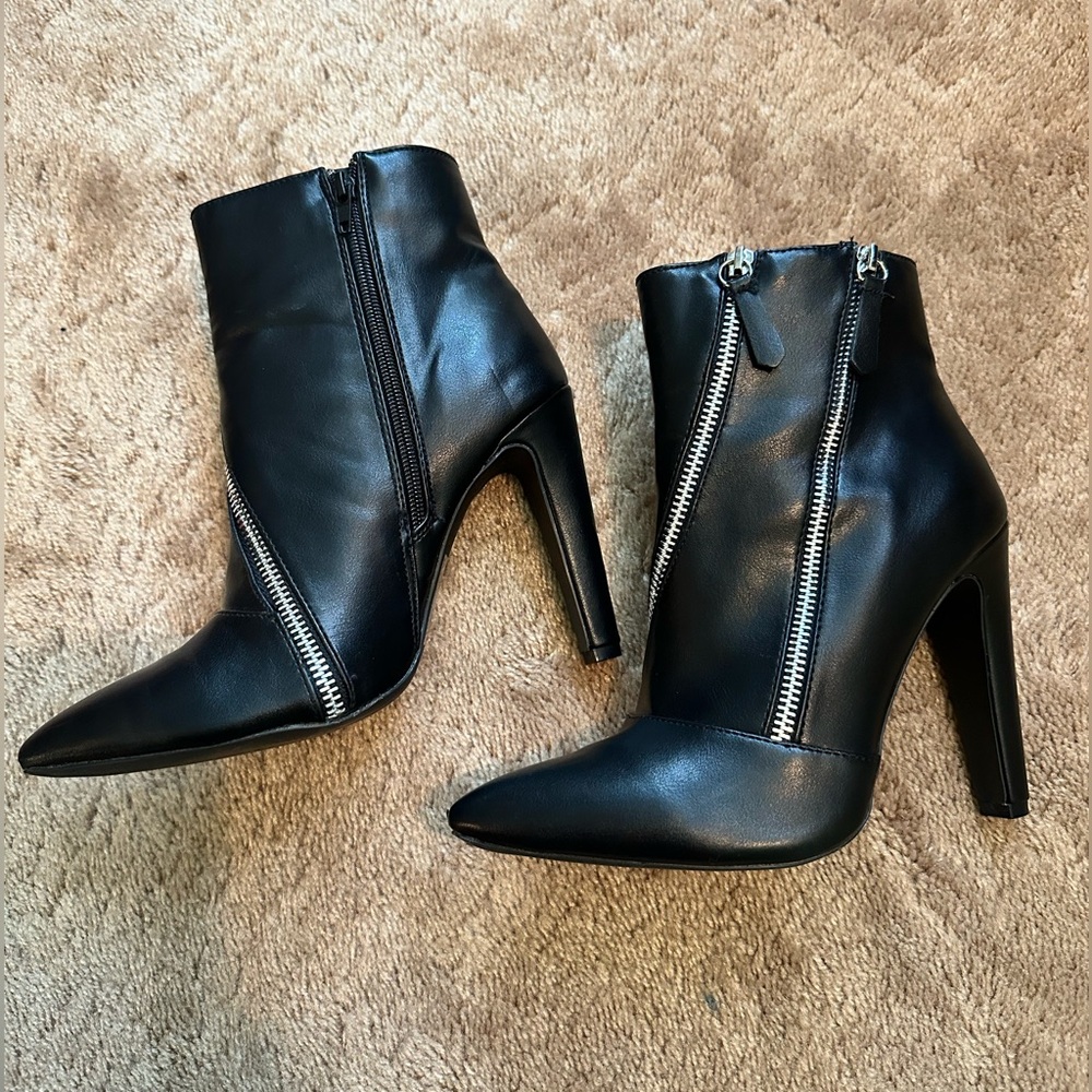 Sleek Black Ankle Booties with Zipper Detail